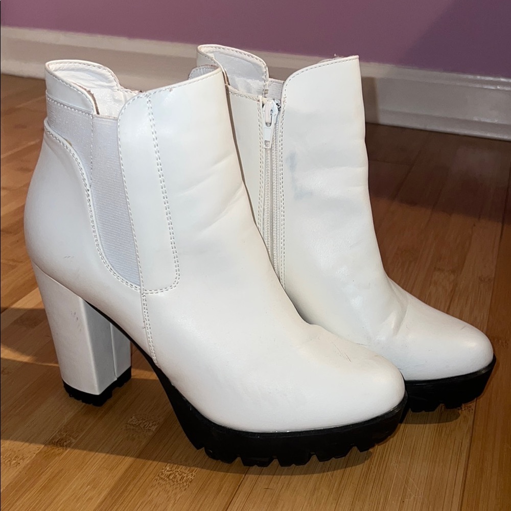 White Ankle Boots with Chunky Heel